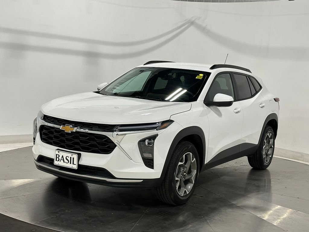 Used 2025 White Chevrolet LT image 8