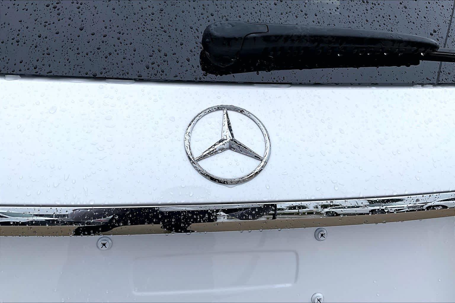 Used 2024 MANUFAKTUR Moonlight White Metallic Mercedes-Benz GLE 350 image 10