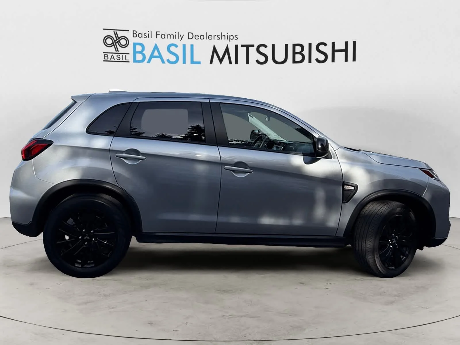Used 2025 Alloy Silver Metallic Mitsubishi LE image 7