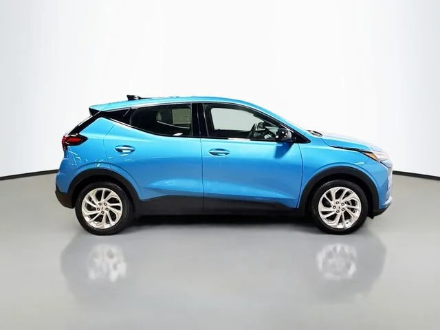 2027 Chevrolet Bolt LT - Photo 6