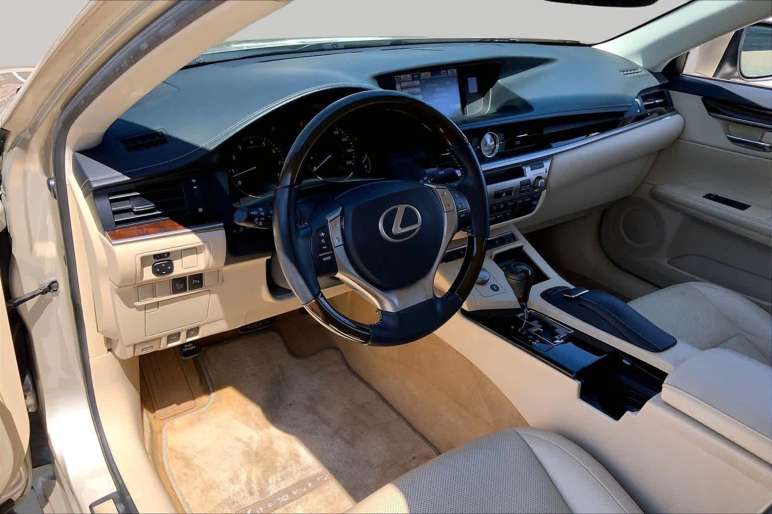 Used 2014 Satin Cashmere Metallic Lexus  image 18