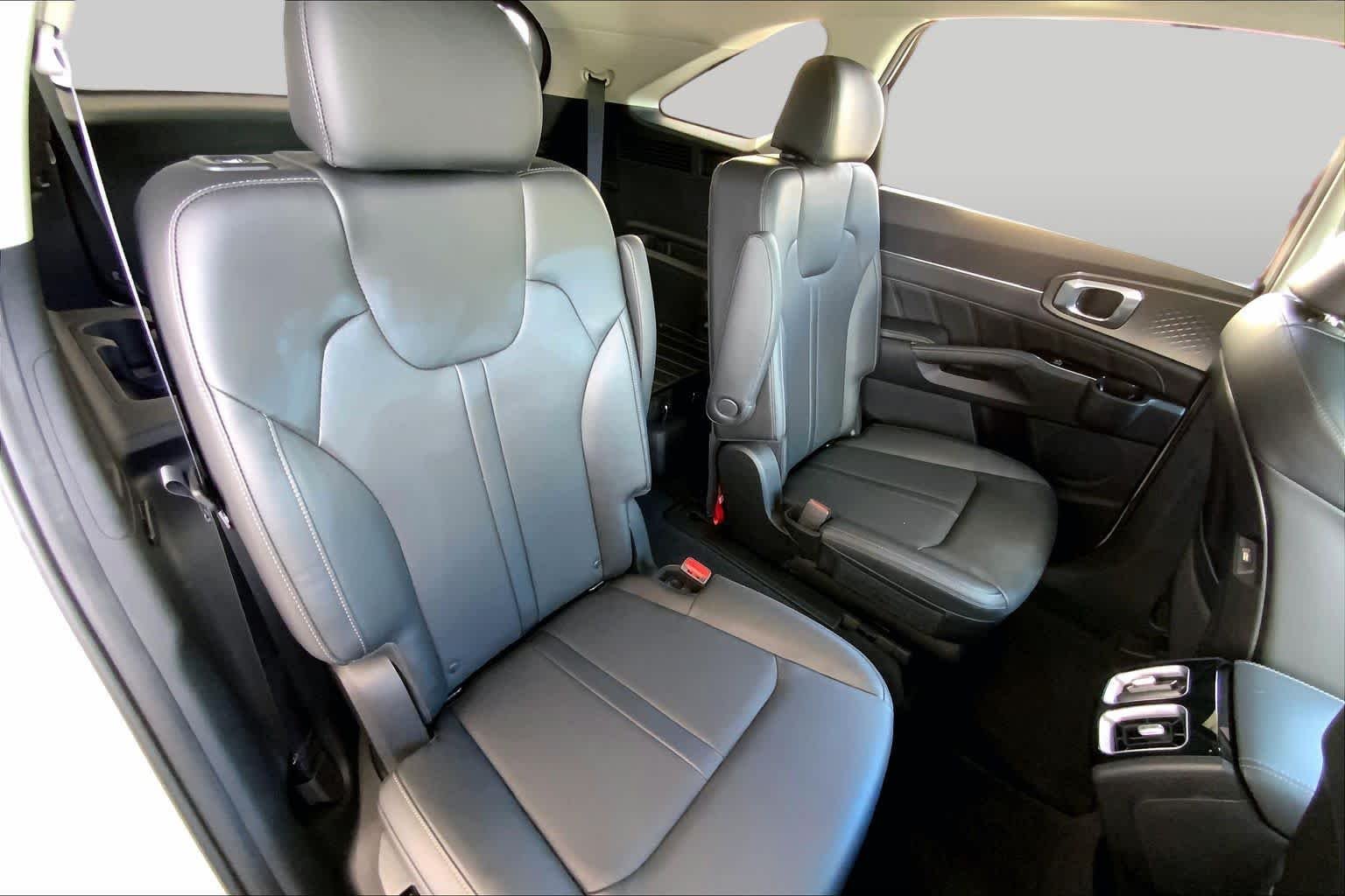 Used 2023 Glacial White Pearl Kia SX image 20
