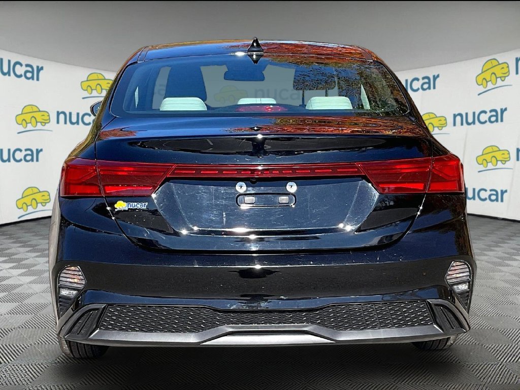 Used 2023 Black Kia LXS image 5