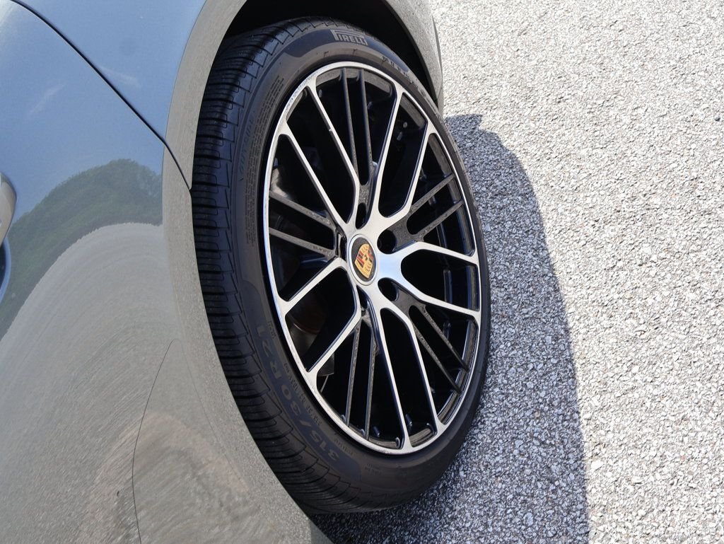 Used 2023 Aventurine Green Metallic Porsche 4 Platinum Edition image 35