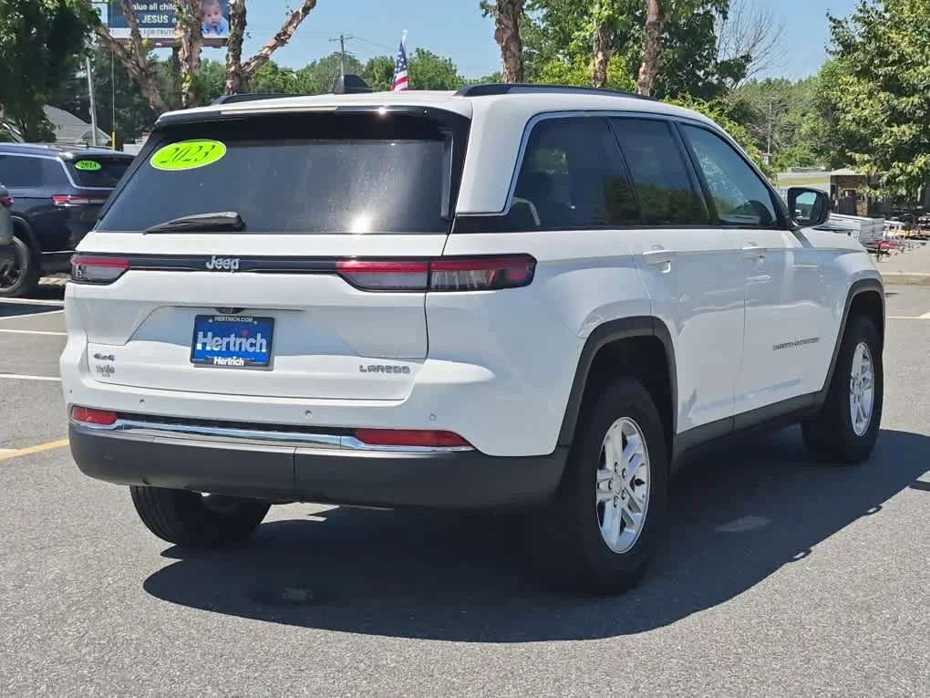 Used 2023 Bright White Clearcoat Jeep Laredo image 3