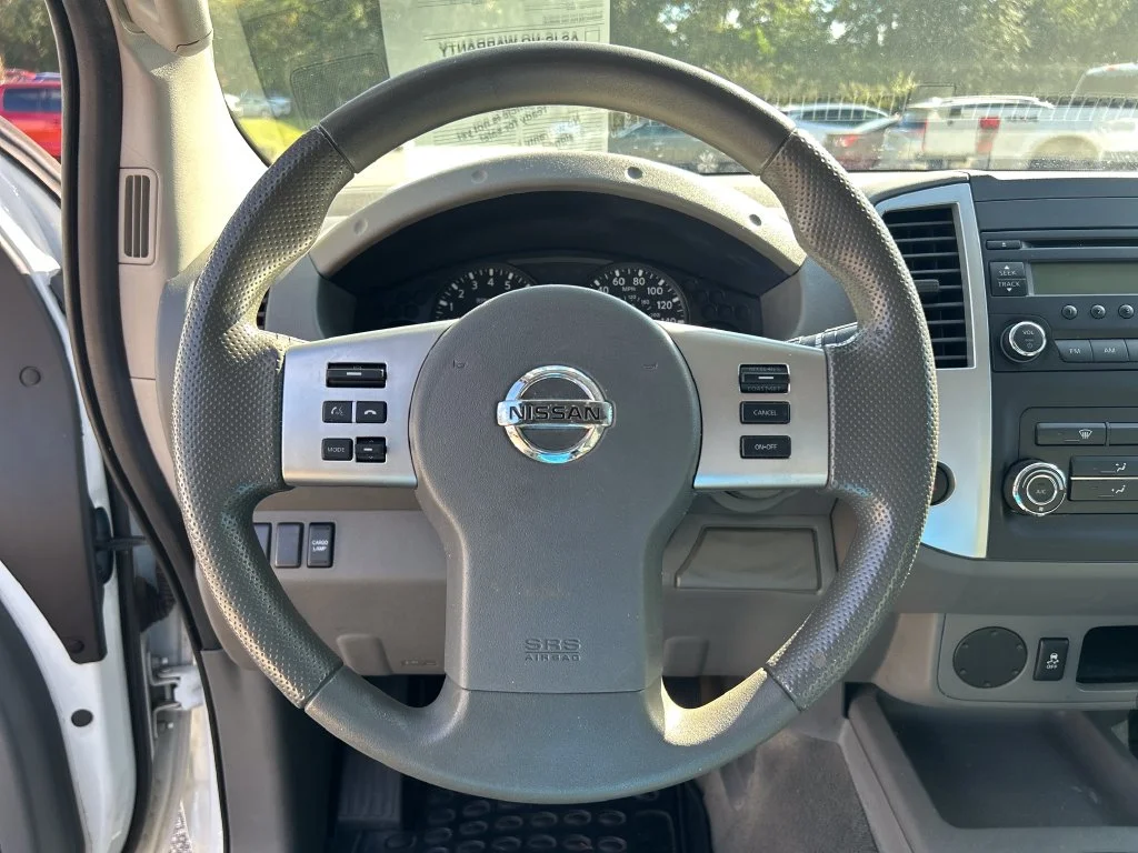 Used 2016  Nissan  image 21