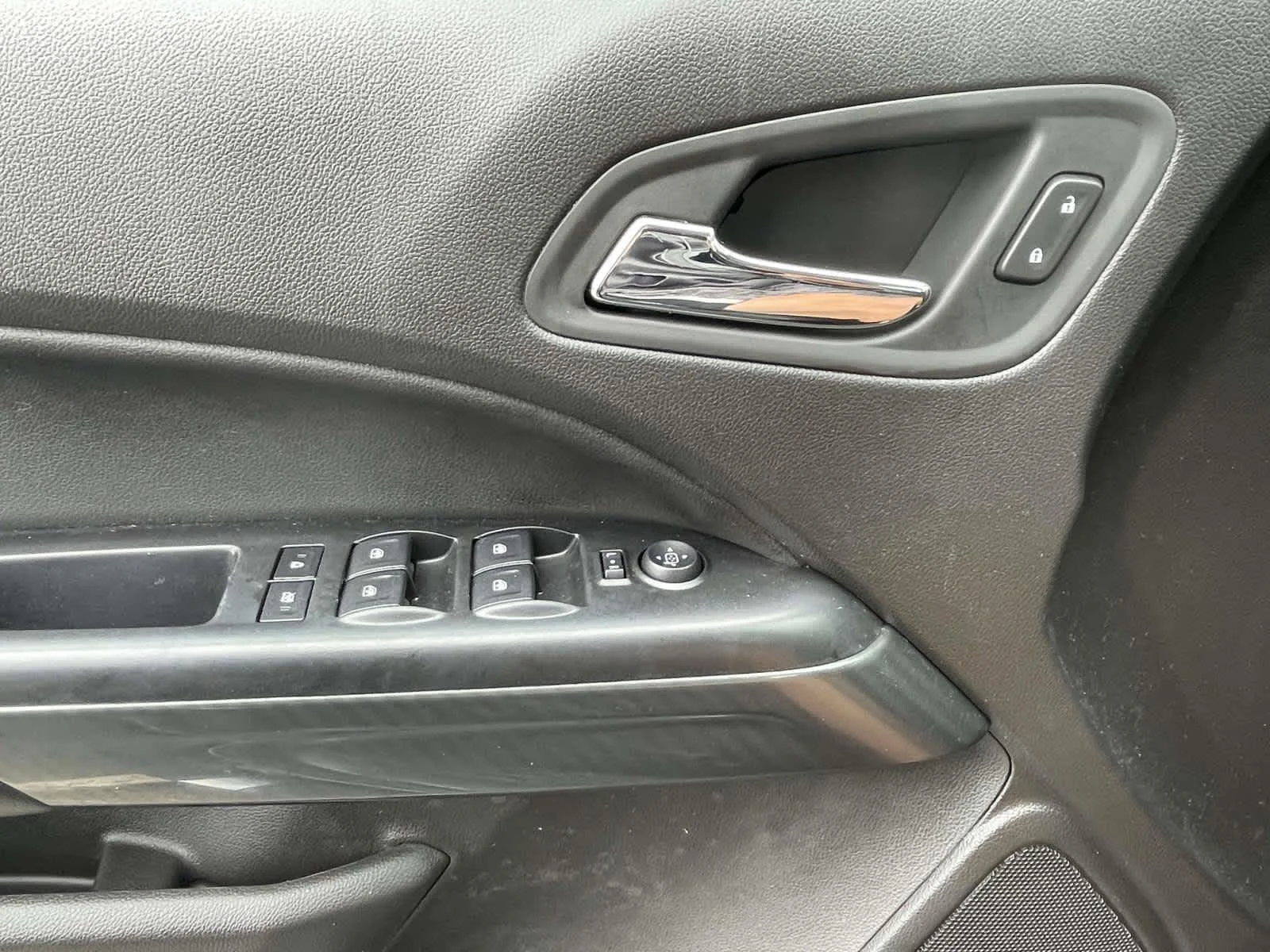 Used 2015 Cyber Gray Metallic GMC 4WD SLE image 28