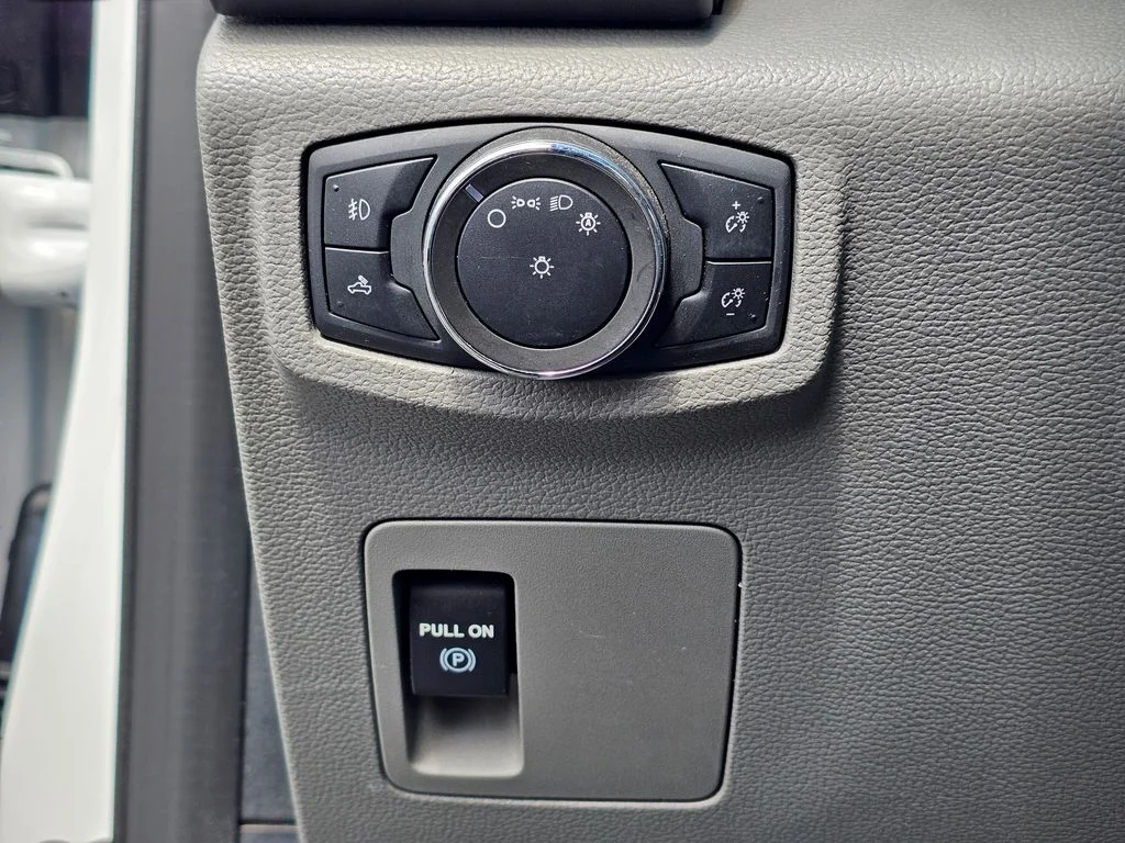 Used 2020 White Ford XL image 19
