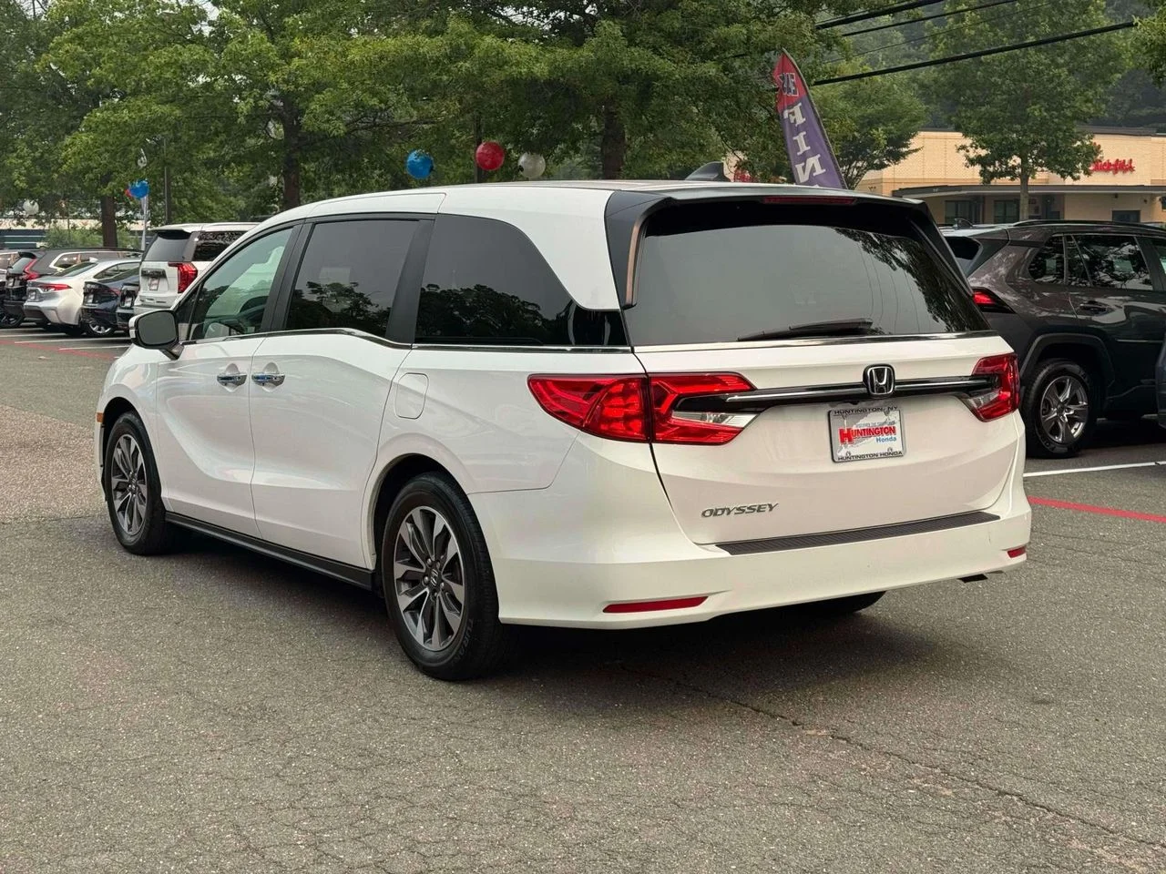 Used 2023 Platinum White Pearl Honda EX-L image 5