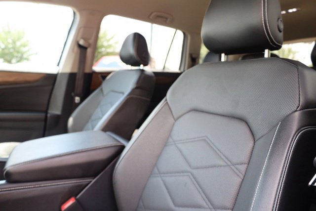 Used 2024  Volkswagen 2.0T SE w/Technology image 19