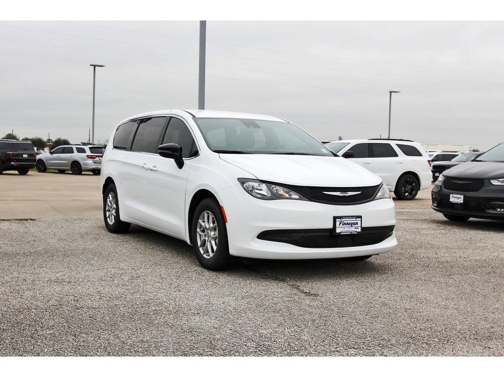 2025 Chrysler Voyager LX's photo