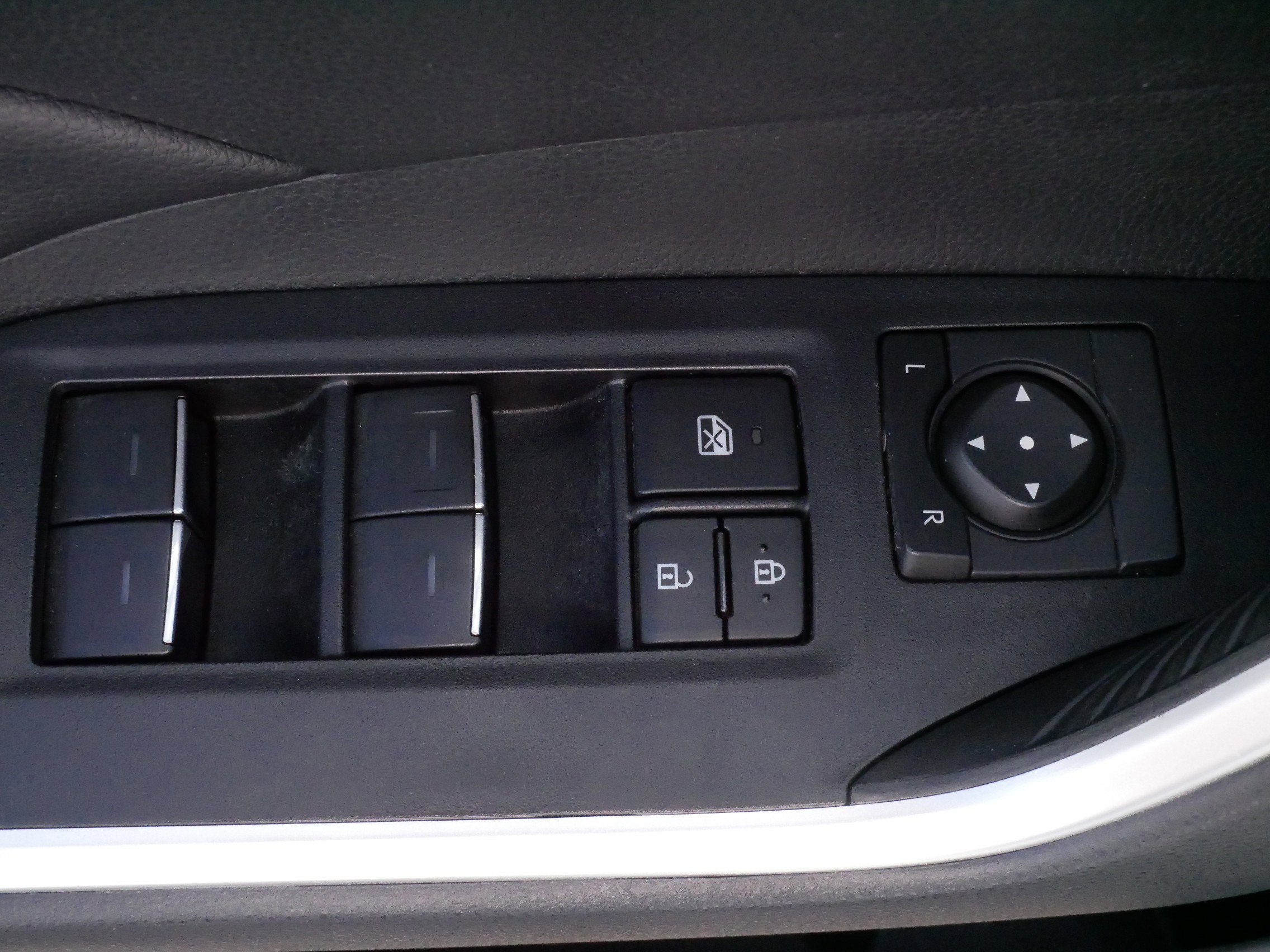 Certified Used 2025 SILVER SKY METALLIC Toyota XLE image 19