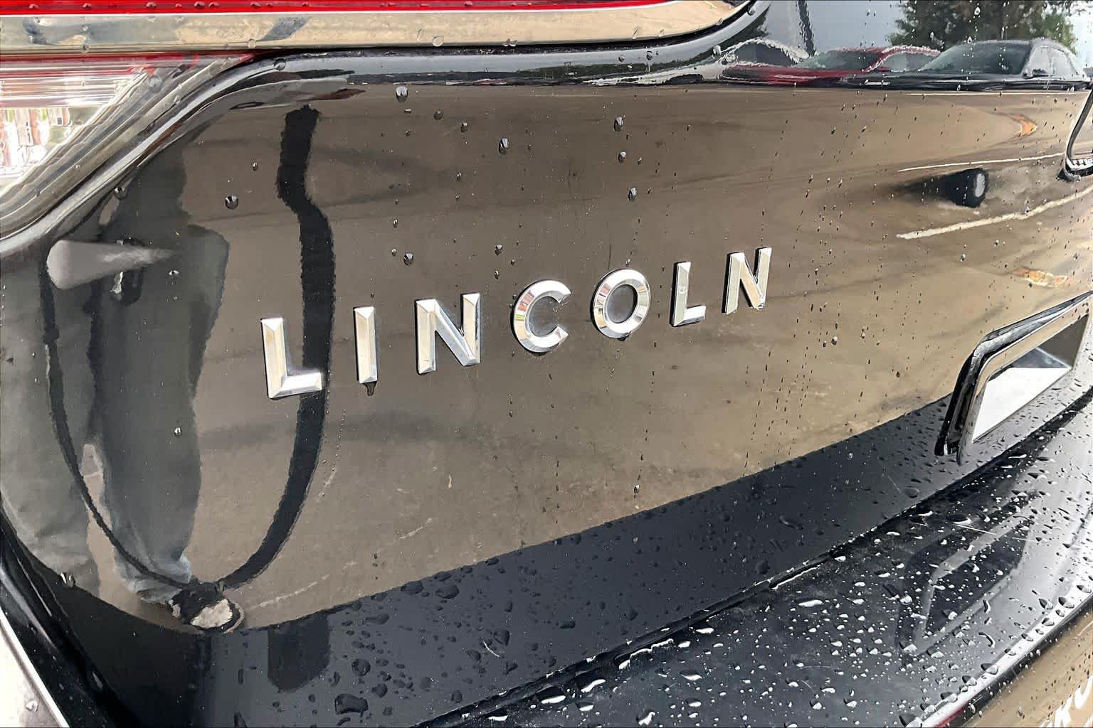 Used 2011 Tuxedo Black Metallic Lincoln  image 29