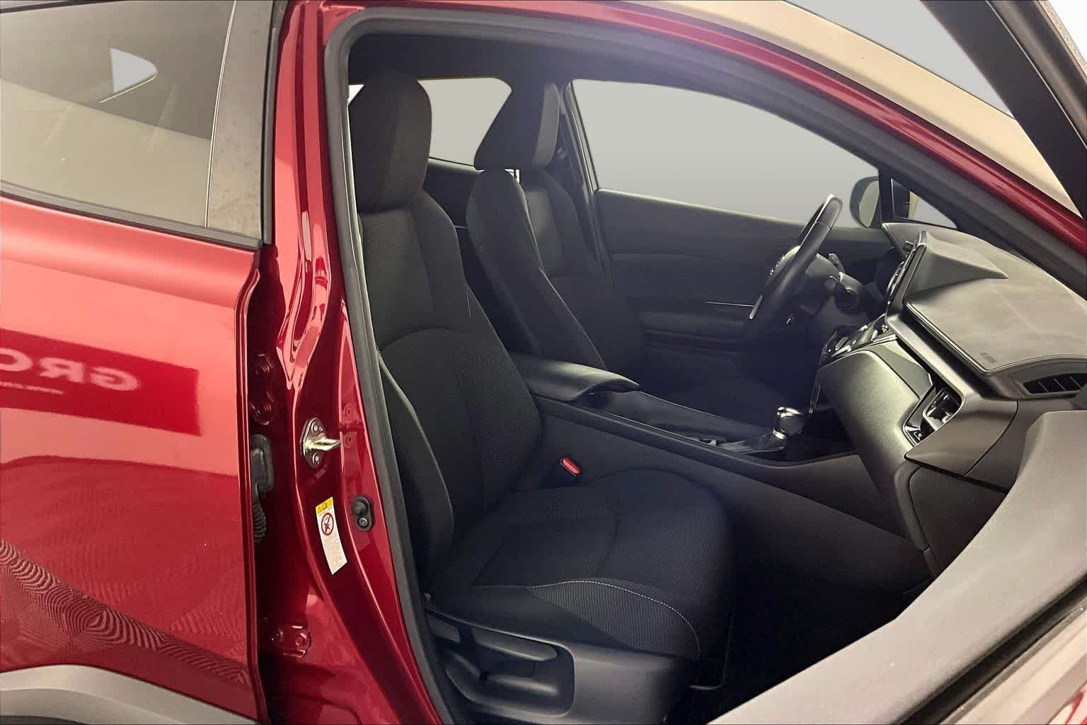 Used 2018 Iceberg/Ruby Flare Pearl Toyota XLE image 9