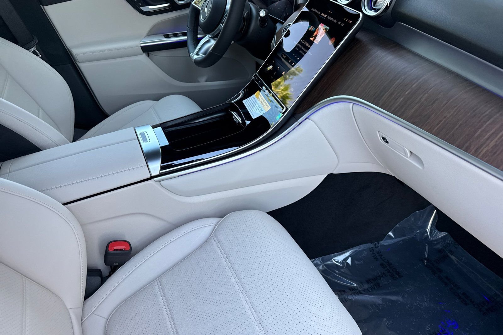 New 2027 Polar White Mercedes-Benz GLC 300 image 10