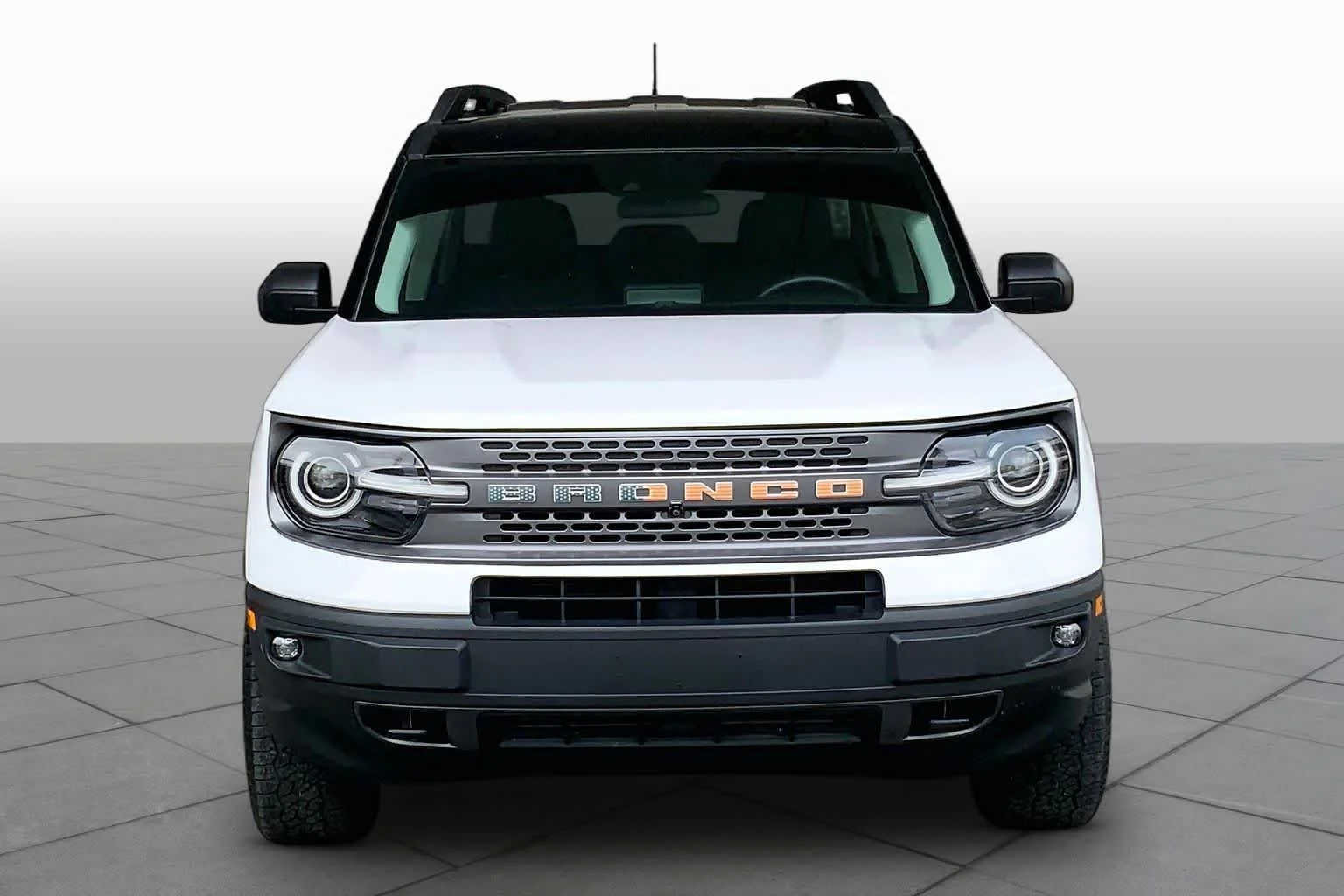 Used 2022 Oxford White Ford Badlands image 4
