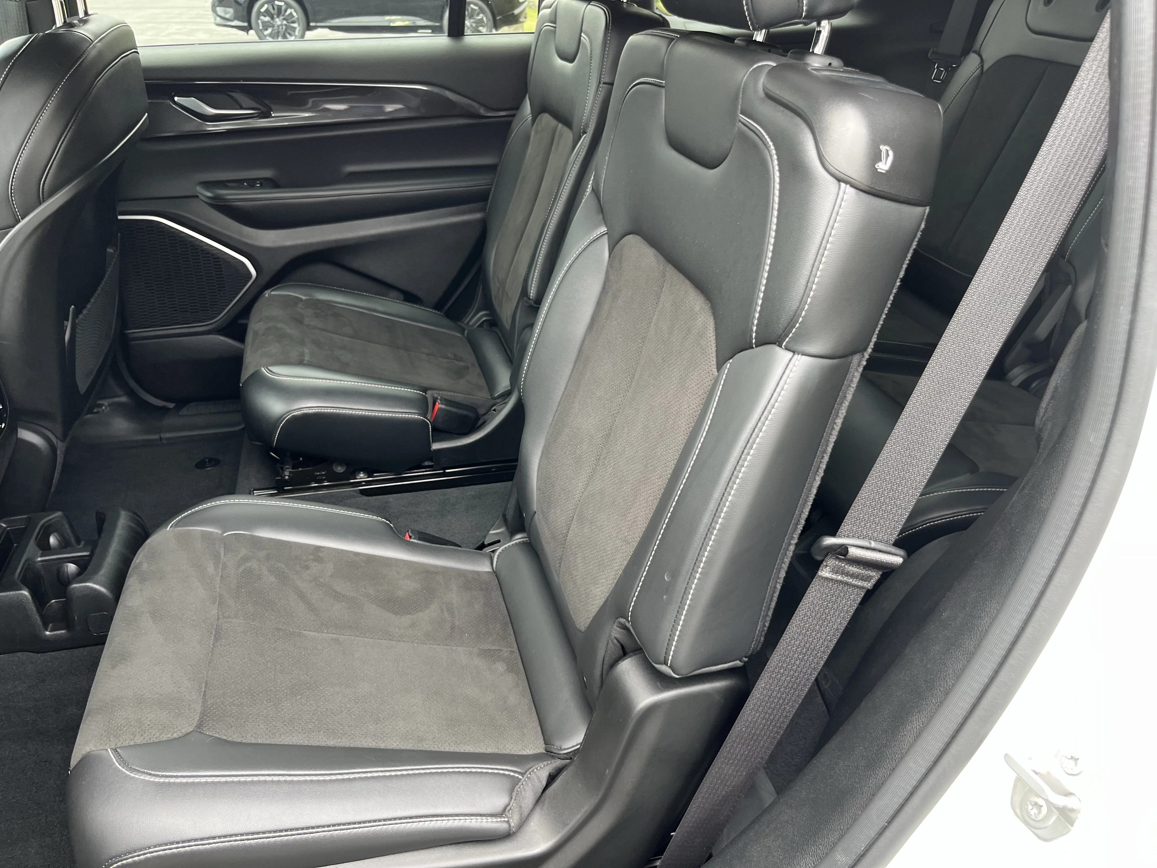 Used 2022 Bright White Clearcoat Jeep Altitude image 14