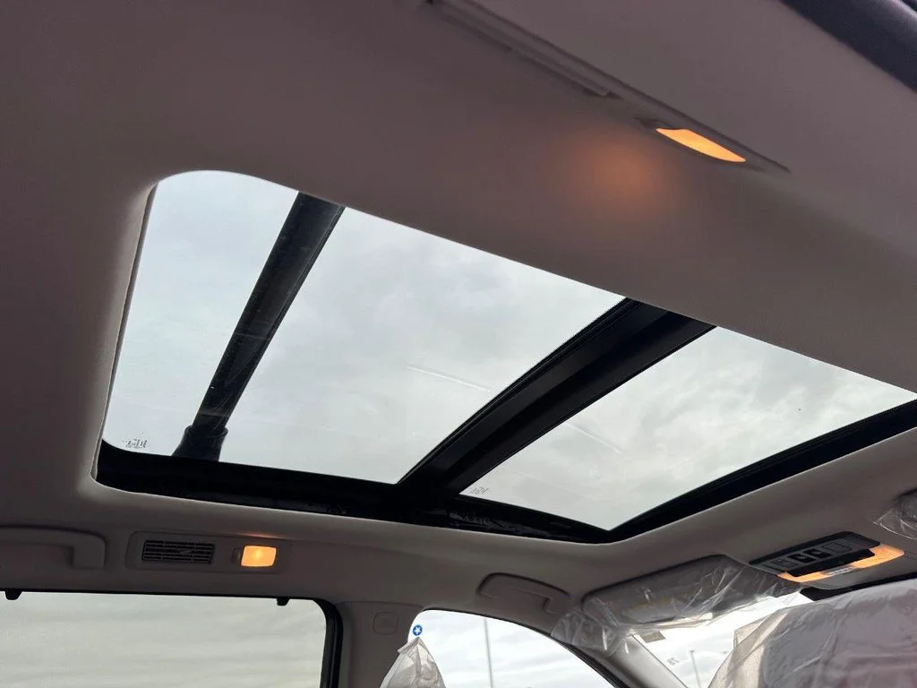 New 2026 Boulder Gray Pearl / Super Black Two-tone Nissan Platinum image 7