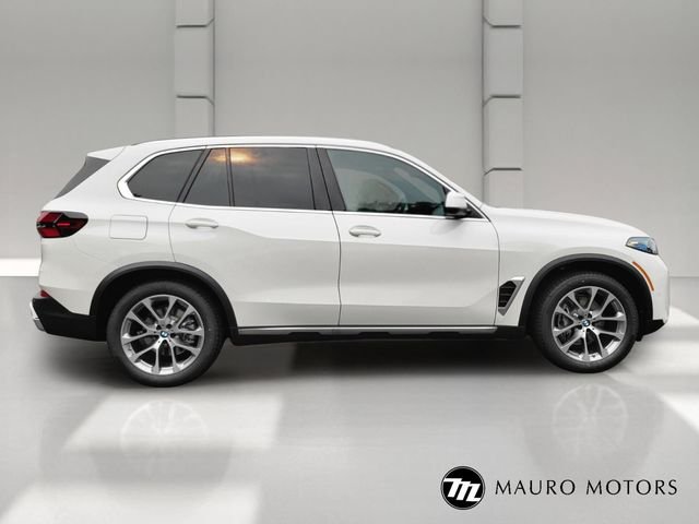 New 2026 White BMW xDrive40i image 2