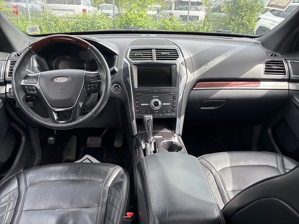 Used 2019  Ford Platinum image 22