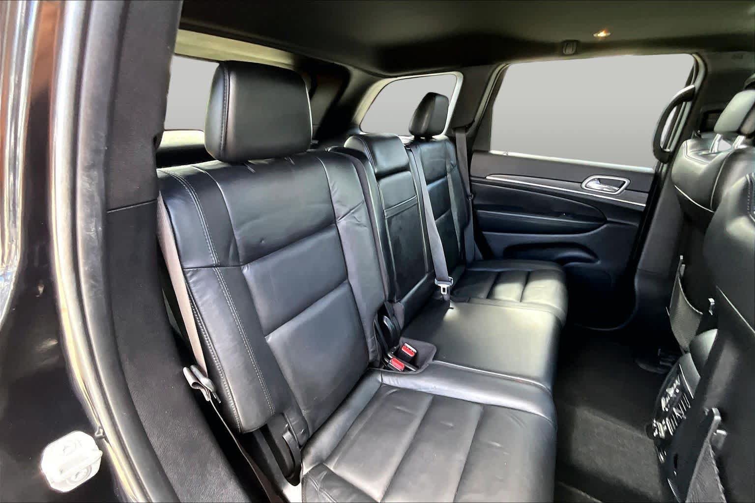 Used 2020 Diamond Black Crystal Pearlcoat Jeep Limited image 19