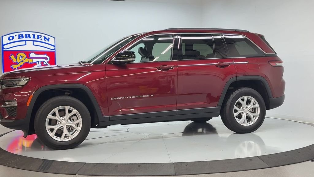 Used 2023 Velvet Jeep Limited image 8