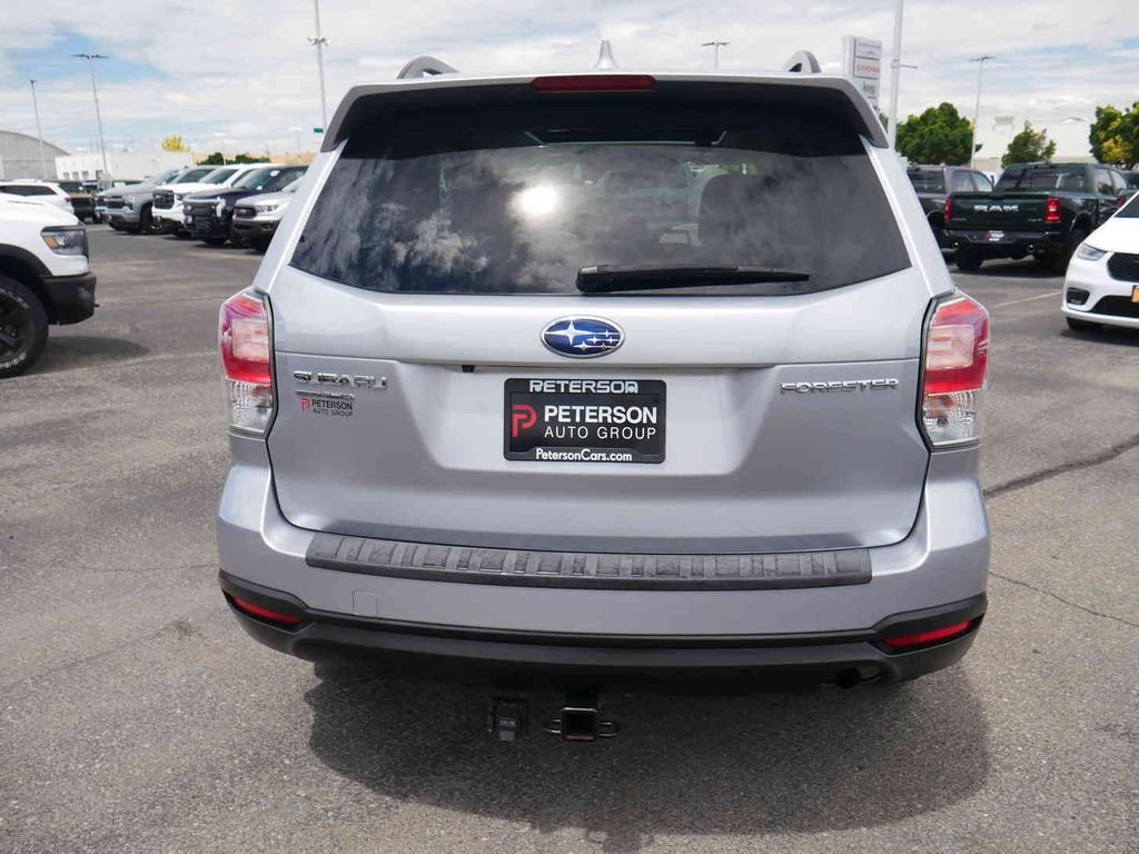 Used 2018 Silver Subaru 2.5i Premium image 18