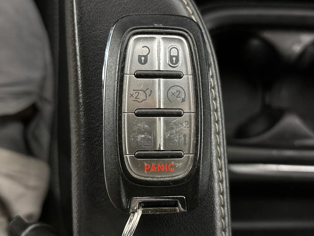 Used 2018 Silver Chrysler Touring Plus image 27
