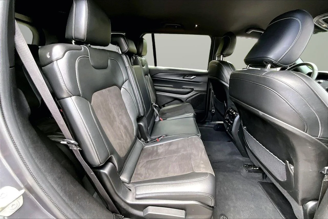 Used 2023 Gray Jeep Altitude image 23