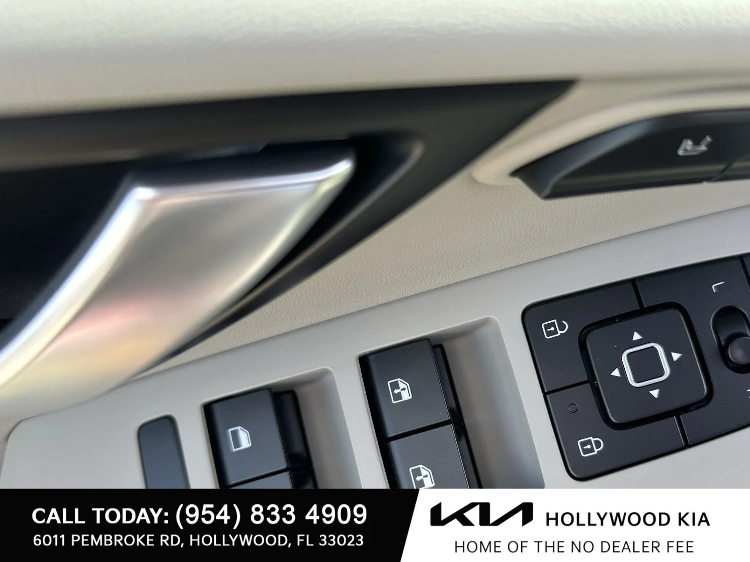 New 2025 Snow White Pearl Kia Wave image 17