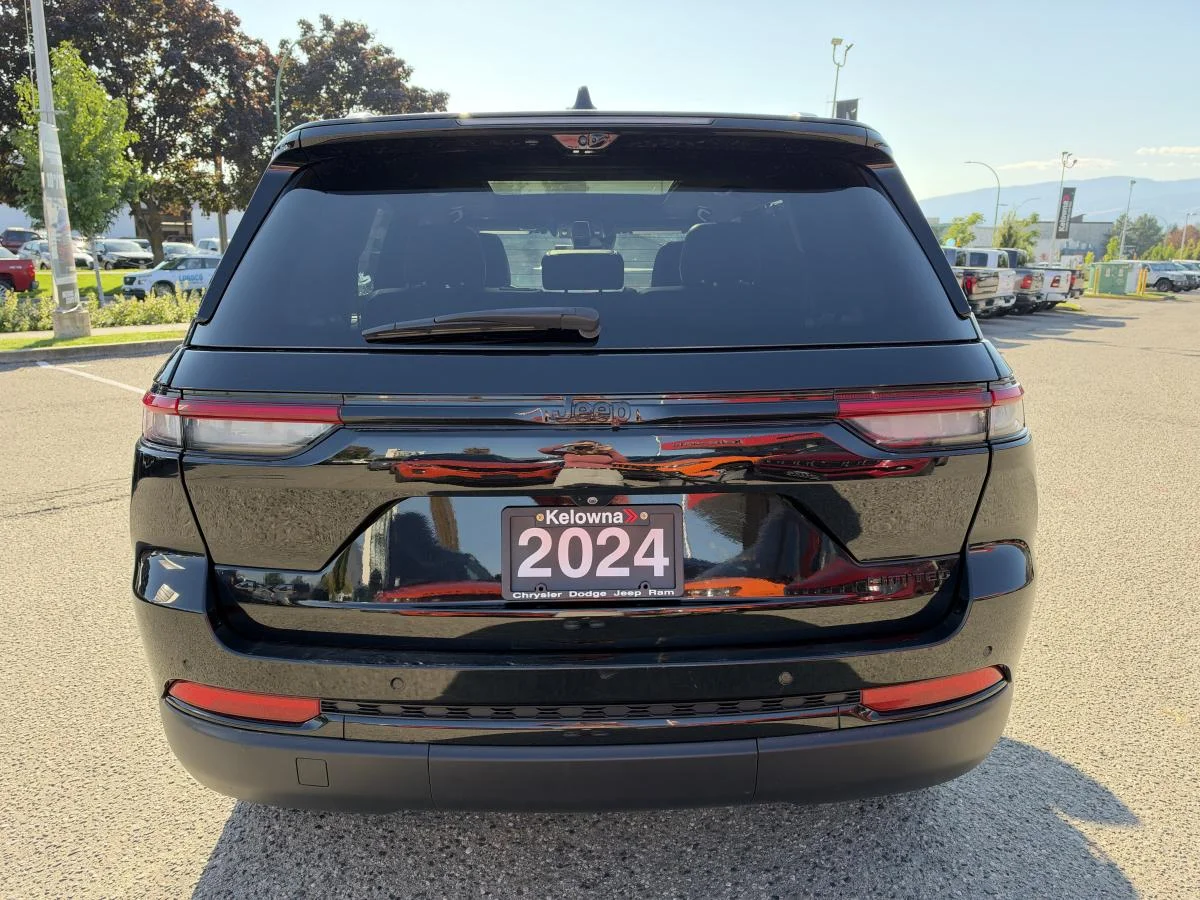Used 2024 Black Jeep Limited image 5