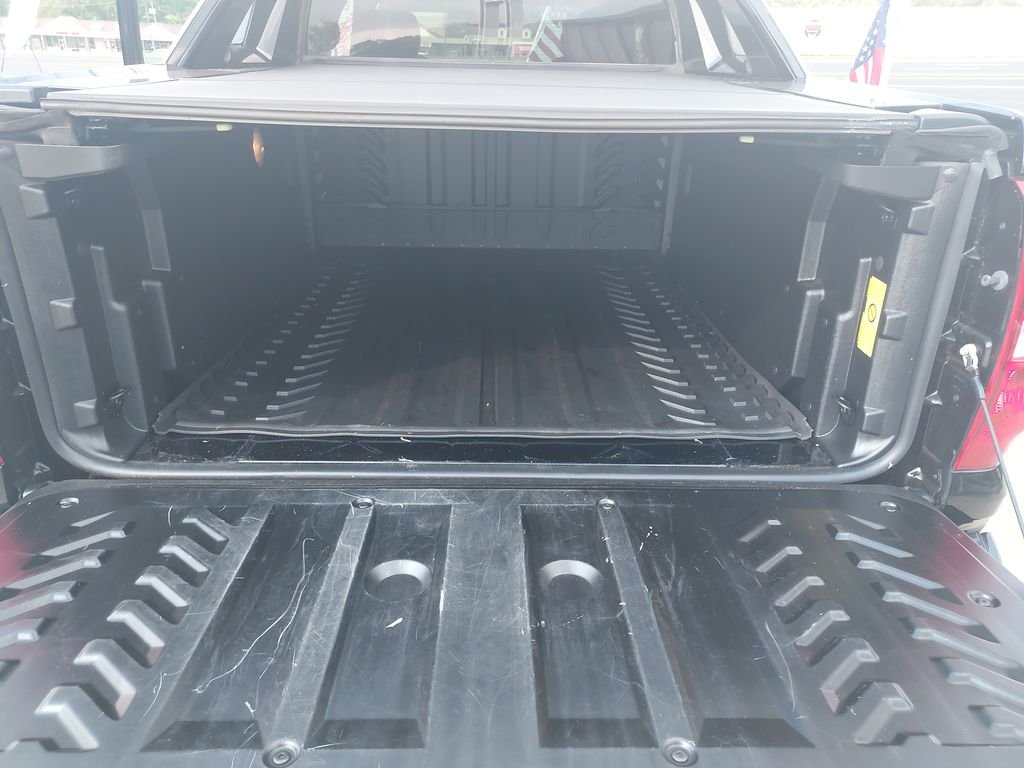 Used 2013 Black Chevrolet LS image 9