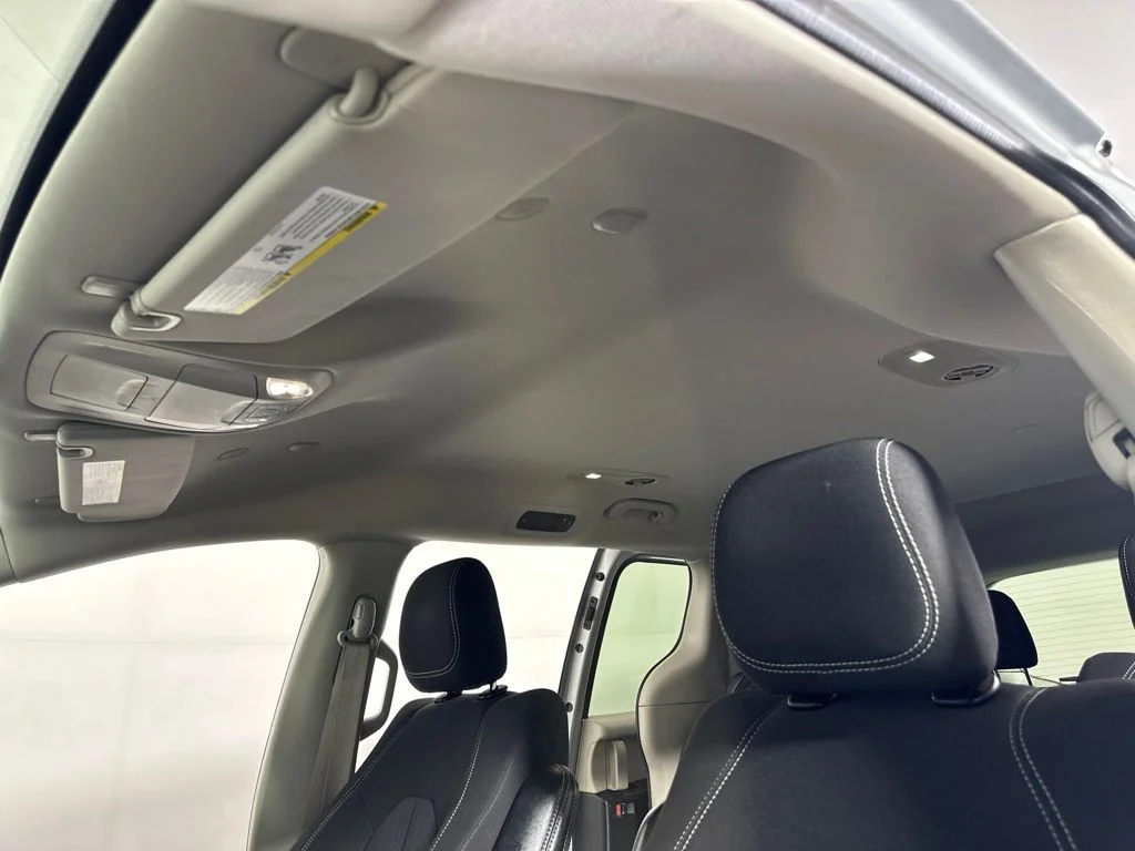 Used 2023 Silver Mist Clearcoat Chrysler LX image 18