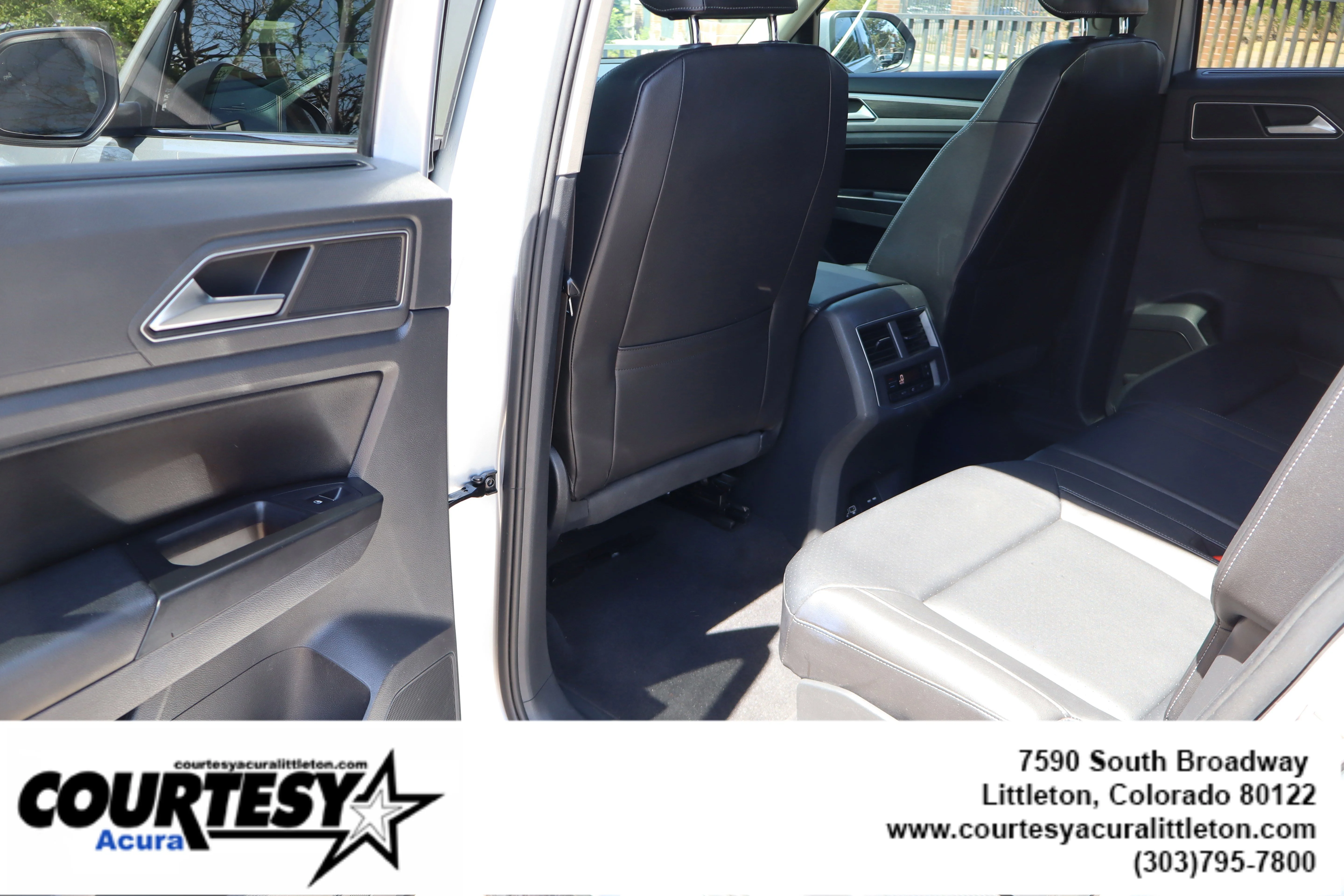 Used 2018 Silver Volkswagen 3.6L V6 SEL image 24