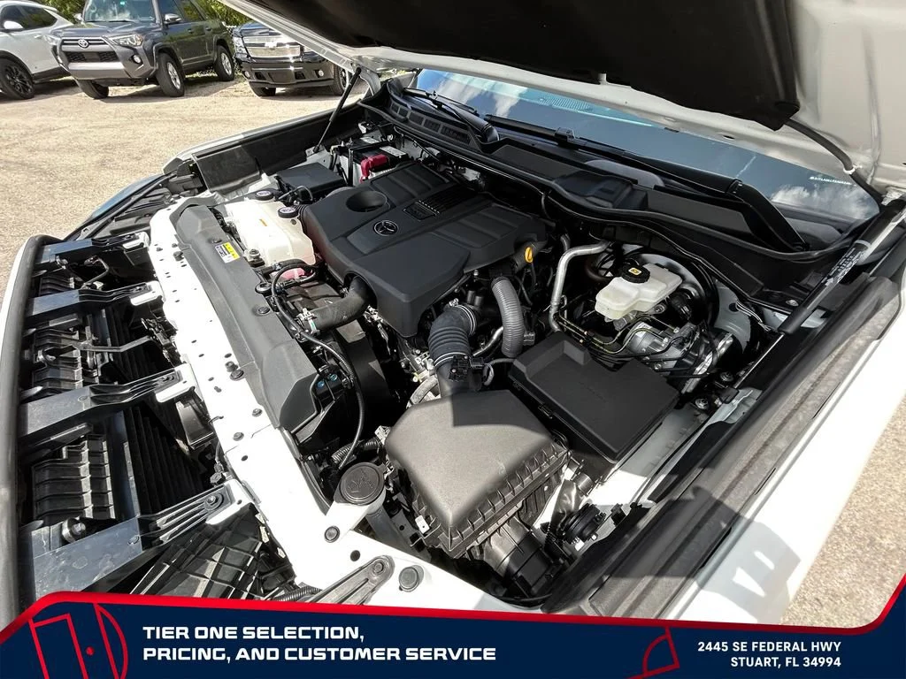 Used 2025 White Toyota SR5 image 23