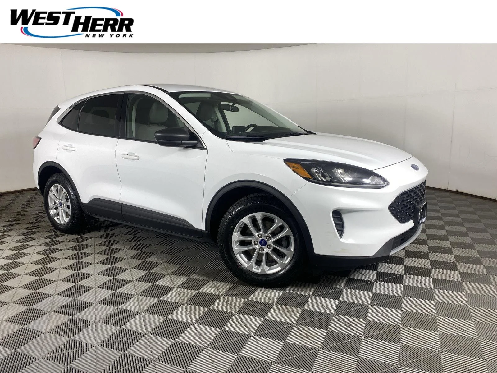 Used 2022 Oxford White Ford  image 1