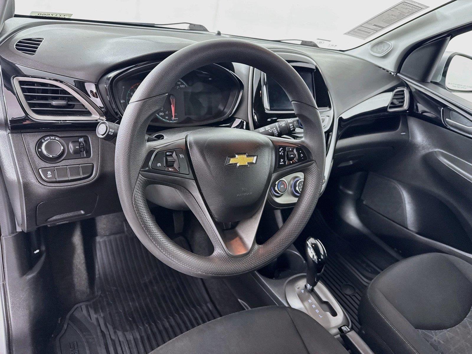 Used 2021 Silver Ice Chevrolet 1LT image 4