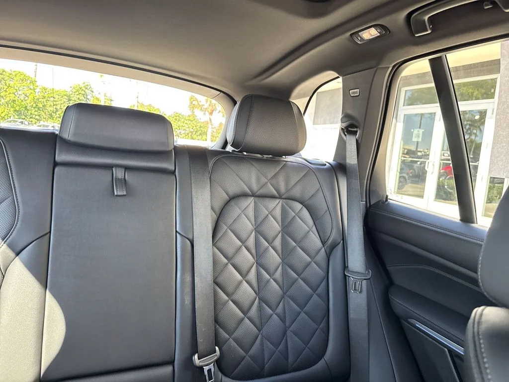 Used 2024 Blue BMW xDrive40i image 19