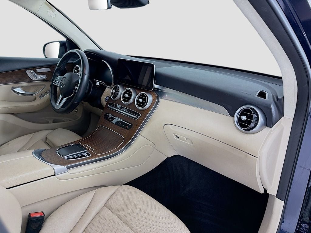 Used 2022 Lunar Blue Metallic Mercedes-Benz GLC 300 4MATIC® SUV image 30