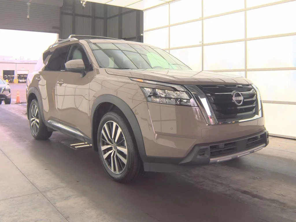 Used 2025 Beige Nissan Platinum image 2