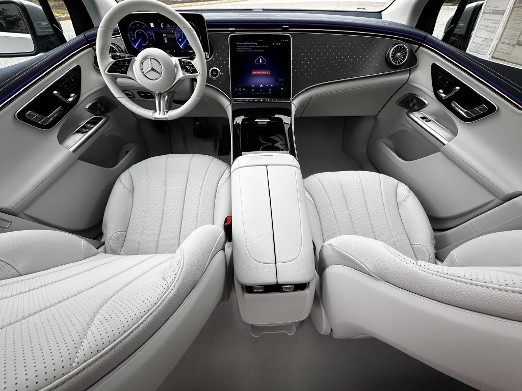 New 2027 MANUFAKTUR Alpine Grey Mercedes-Benz EQE 320+ image 63