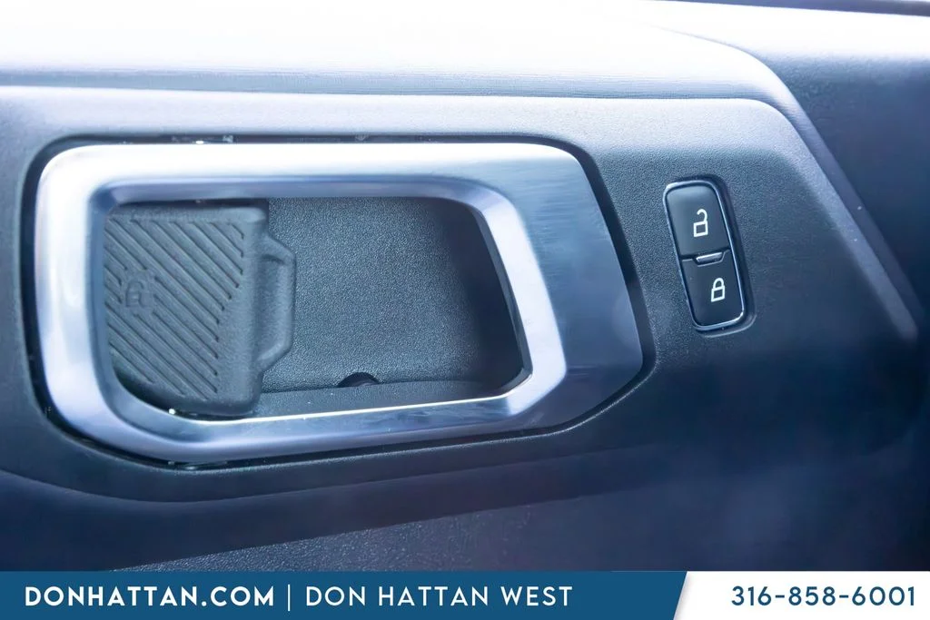 Used 2025 Blue Ford Badlands image 12