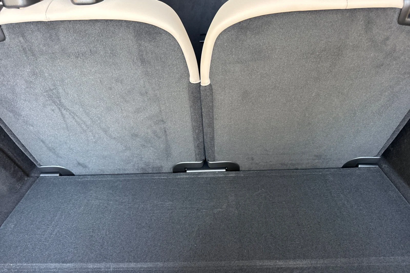 New 2026 Denim Blue Volvo T8 Plus 7-Seater image 18