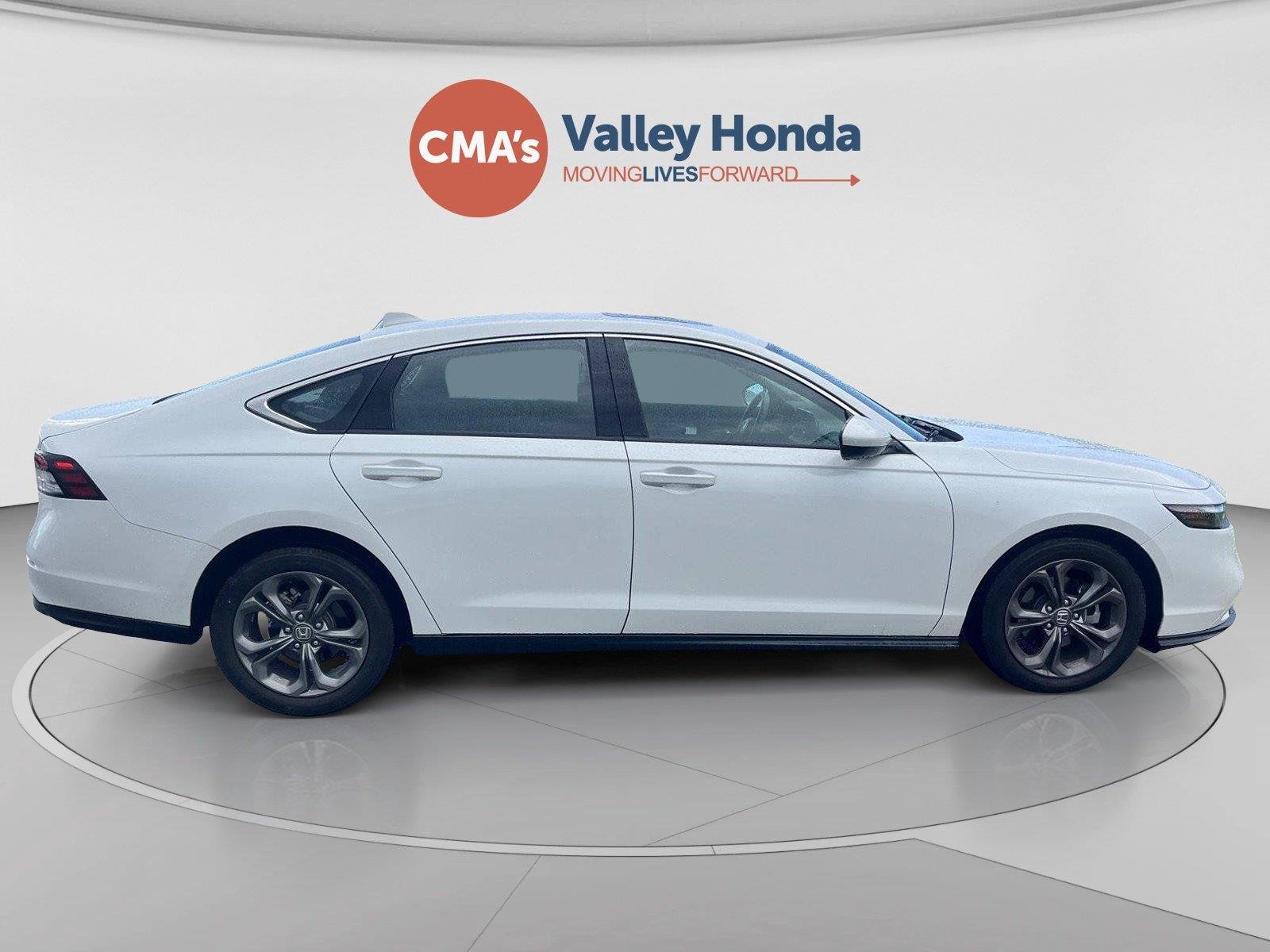 Used 2024 Platinum White Pearl Honda EX image 6