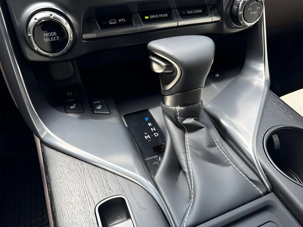 Used 2025 White Lexus 600 Luxury image 19