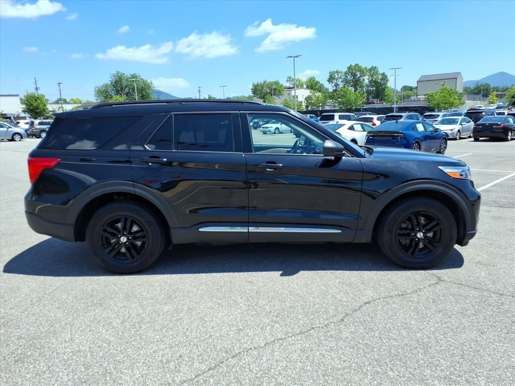 Used 2022 Black Ford XLT image 3
