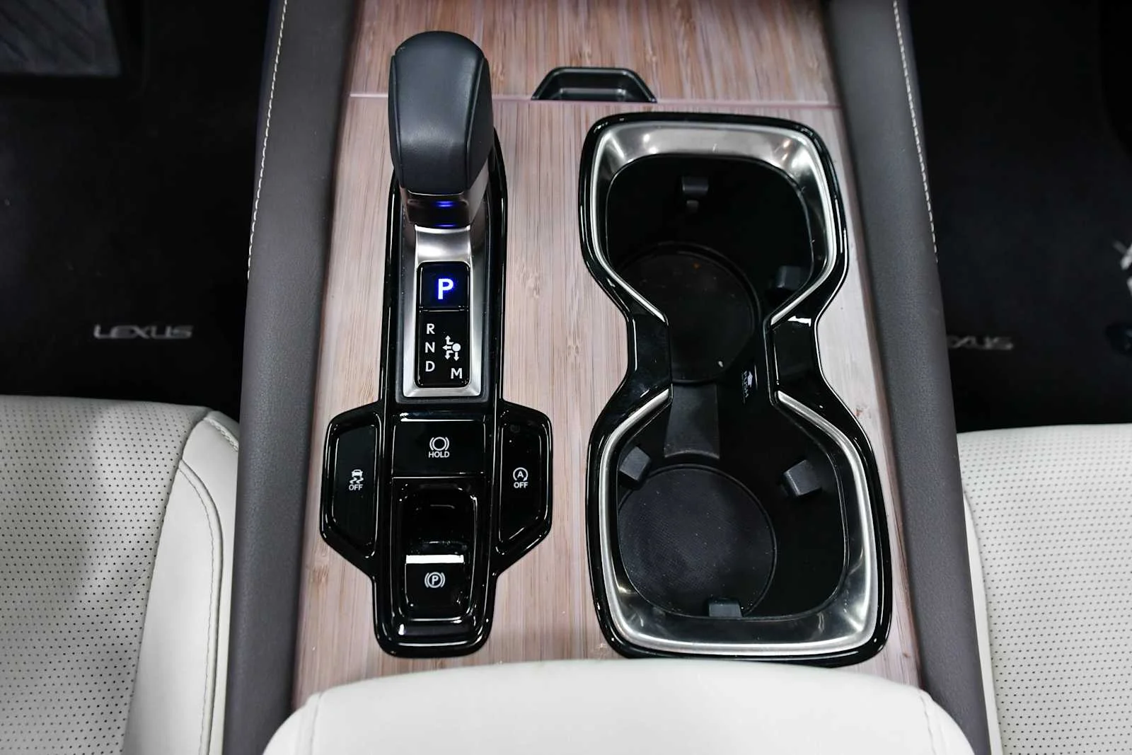 Used 2025 Iridium Lexus Premium Plus image 22