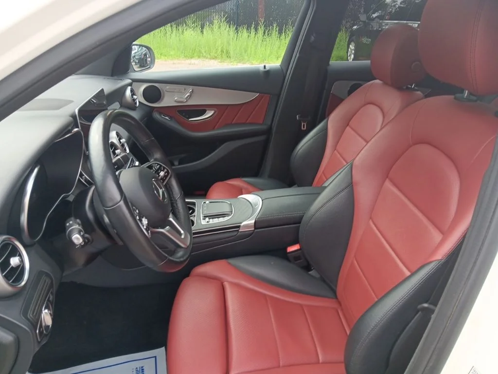 Used 2022 MANUFAKTUR Diamond White Mercedes-Benz GLC 300 image 12