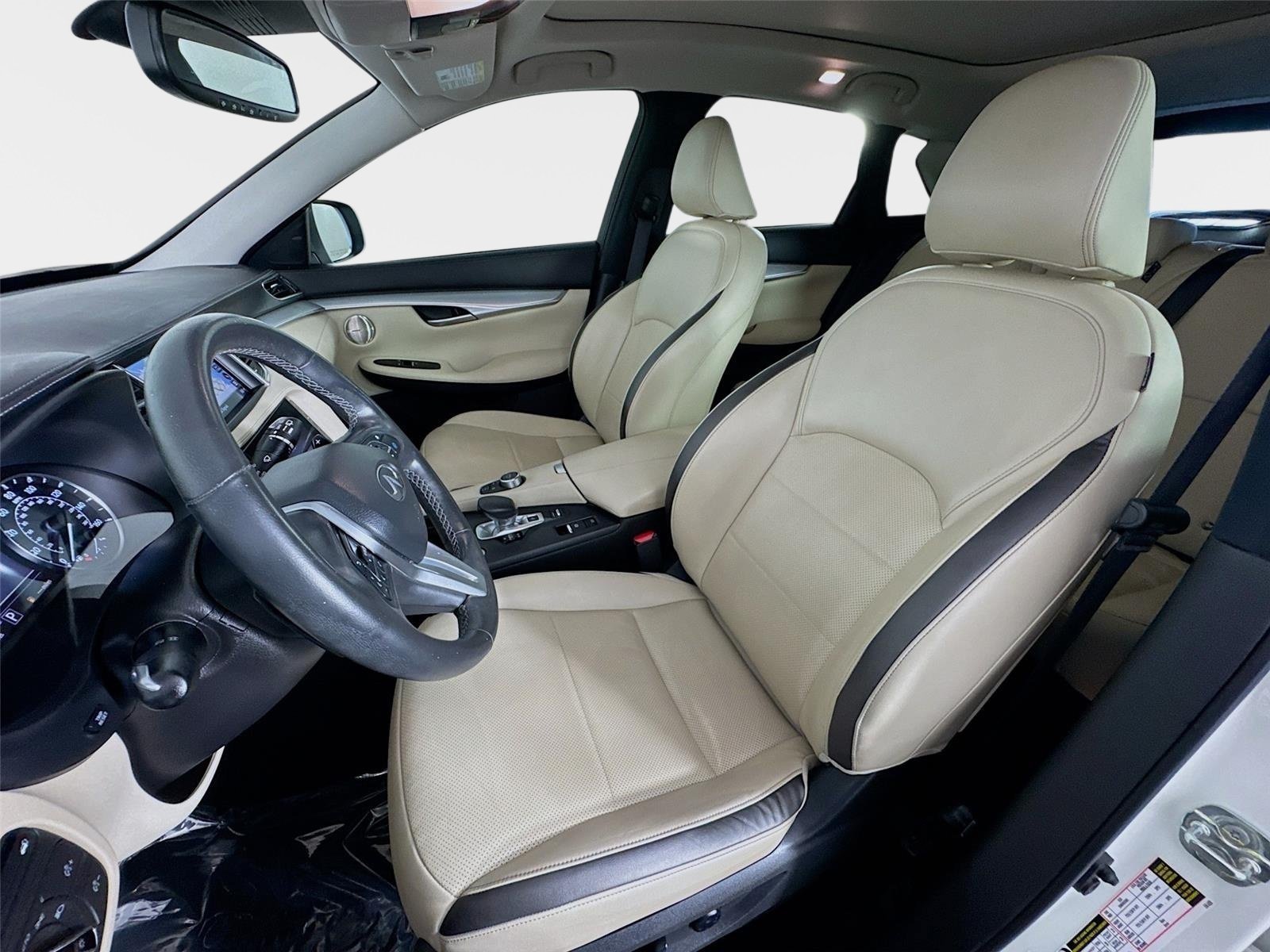 Used 2022 Majestic White INFINITI ESSENTIAL image 11