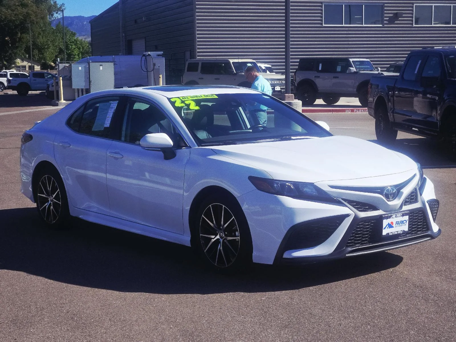 Used 2022 Super White Toyota SE image 3